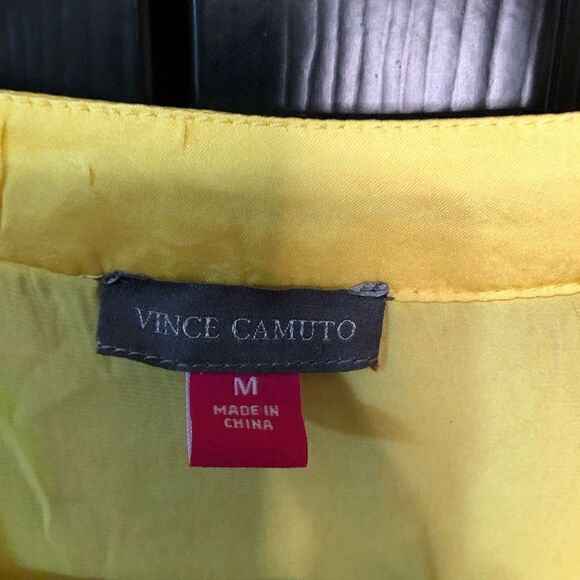 NWT - Vince Camuto® Short Sleeve Embroidered V-Neck Rumple Blouse Yellow Size M - Picture 5 of 6